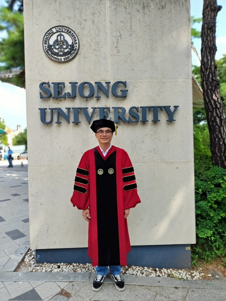 Nghiên cứu sinh Đặng Huy Khánh bảo vệ thành công luận án Tiến sĩ chuyên ngành Kỹ thuật kết cấu tại Trường Đại học Sejong, Seoul, Hàn Quốc.